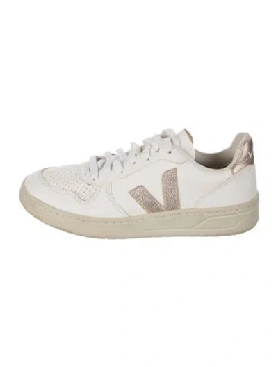 Pre-owned Veja Leather Sneakers In White