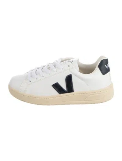 Pre-owned Veja Leather Sneakers In White