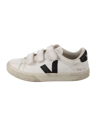 Pre-owned Veja Leather Sneakers In White