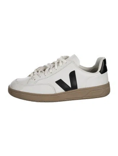 Pre-owned Veja Leather Sneakers In White