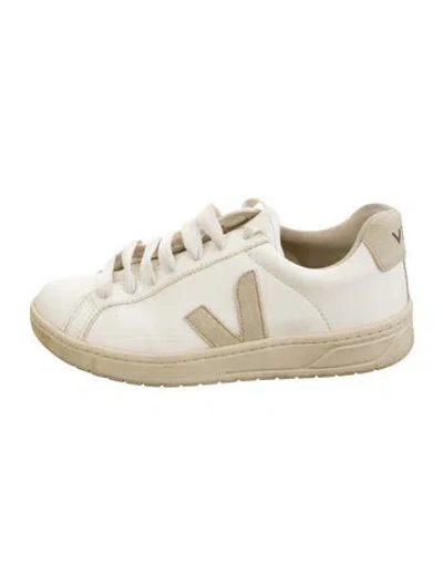Pre-owned Veja Leather Sneakers In White