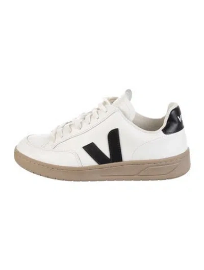 Pre-owned Veja Leather Sneakers In White