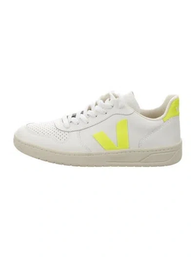 Pre-owned Veja Leather Sneakers In White