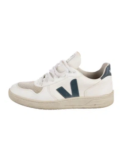 Pre-owned Veja Leather Sneakers In White