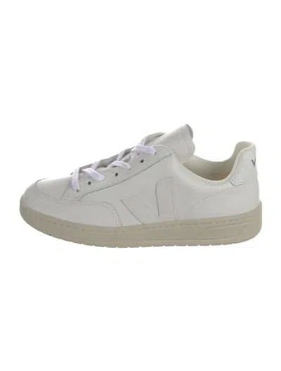 Pre-owned Veja Leather Sneakers In White