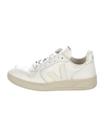 Pre-owned Veja Leather Sneakers In White