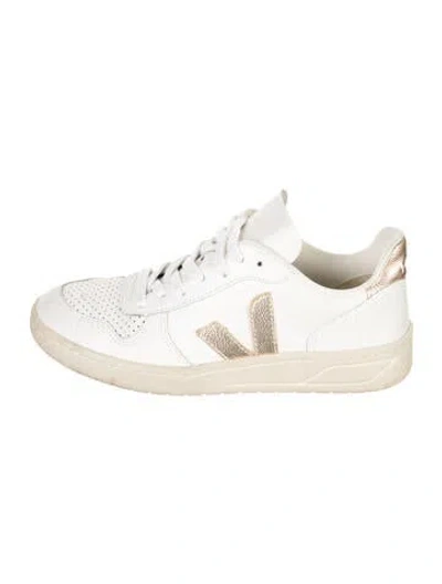 Pre-owned Veja Leather Sneakers In White