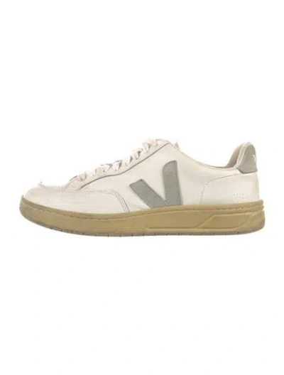 Pre-owned Veja Leather Sneakers In White