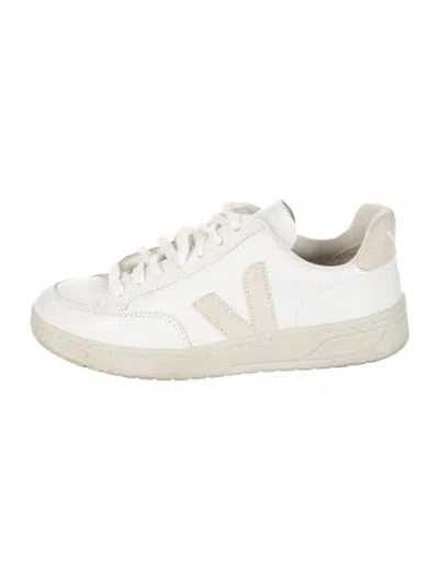 Pre-owned Veja Leather Sneakers In White