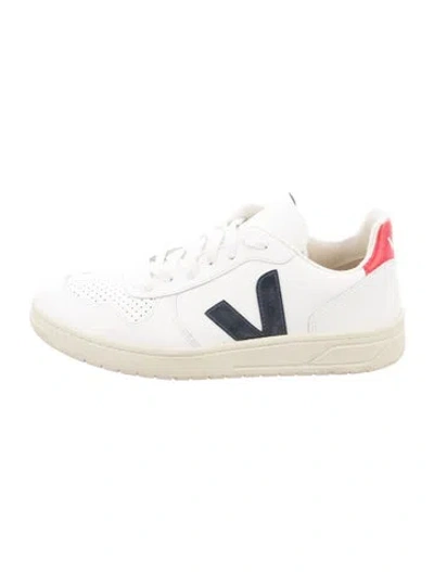 Pre-owned Veja Leather Sneakers In White