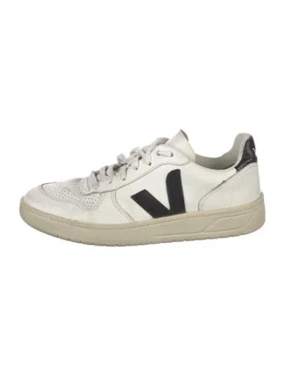 Pre-owned Veja Leather Sneakers In White