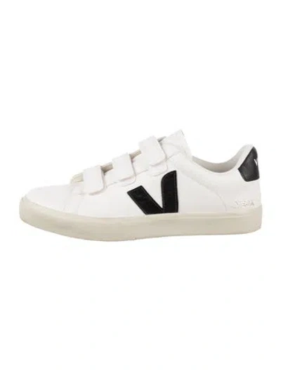 Pre-owned Veja Leather Sneakers In White