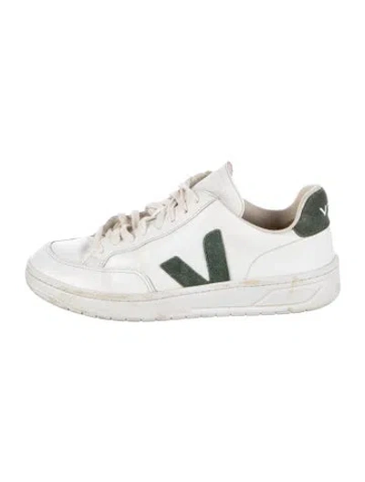 Pre-owned Veja Leather Sneakers In White