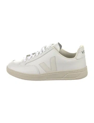 Pre-owned Veja Leather Sneakers In White