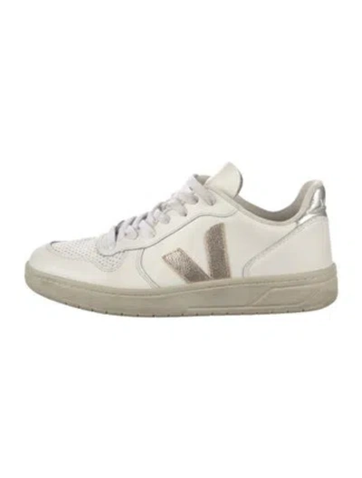 Pre-owned Veja Leather Sneakers In White
