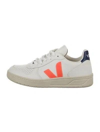 Pre-owned Veja Leather Sneakers In White
