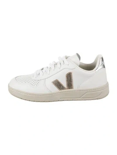 Pre-owned Veja Leather Sneakers In White