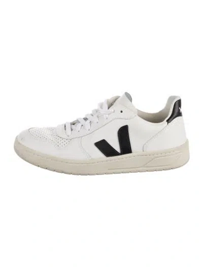 Pre-owned Veja Leather Sneakers In White