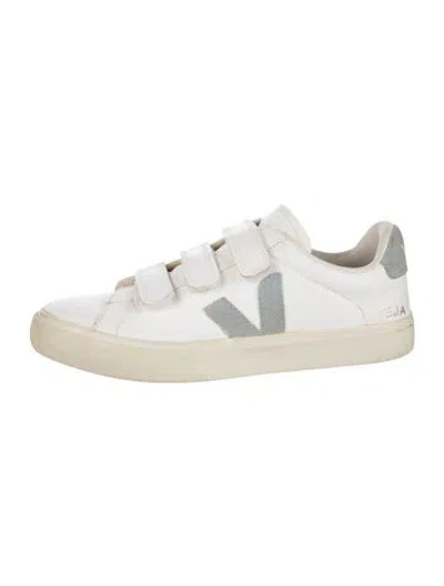 Pre-owned Veja Leather Sneakers In White