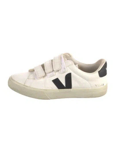 Pre-owned Veja Leather Sneakers In White