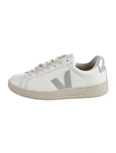 Pre-owned Veja Leather Sneakers In White
