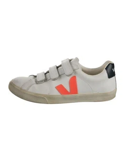 Pre-owned Veja Leather Sneakers In White