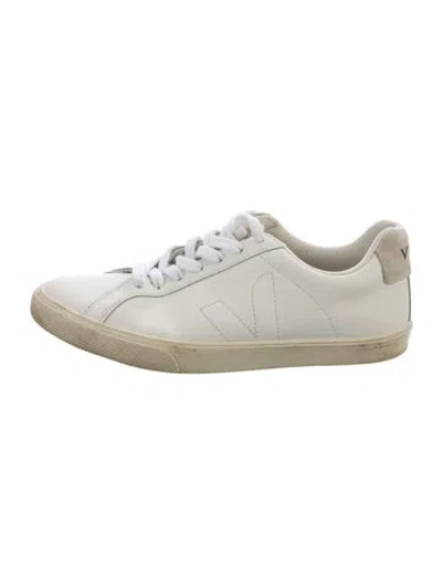 Pre-owned Veja Leather Sneakers In White