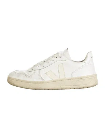 Pre-owned Veja Leather Sneakers In White