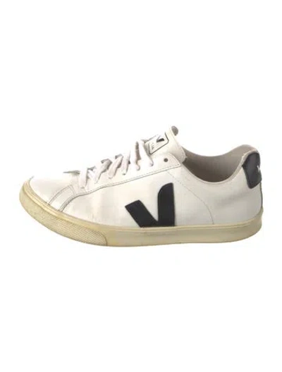 Pre-owned Veja Leather Sneakers In White