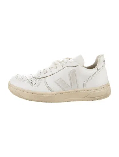 Pre-owned Veja Leather Sneakers In White