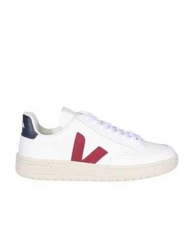 Veja Logo Casual Sports Shoes In White
