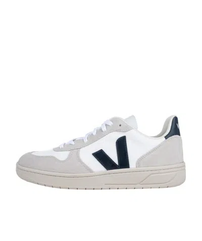 Veja Logo Details Casual Sports Shoes In White