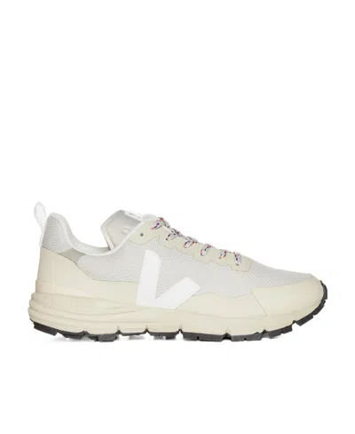 Veja Logo Details Casual Sports Shoes In White