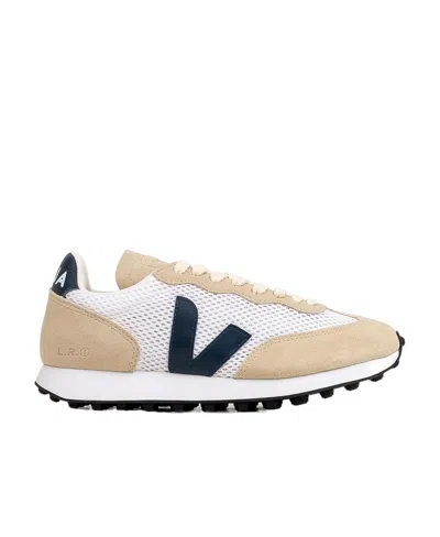 Veja Logo Low-upper Sports Shoes In White