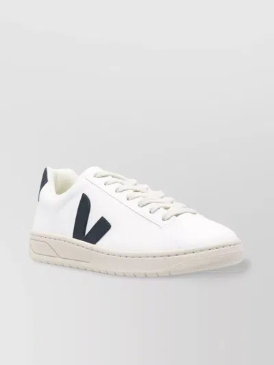 Veja Low-top Round Toe Rubber Sole Sneakers