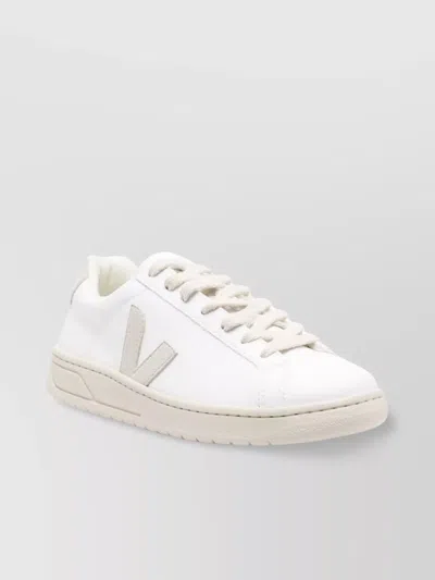 Veja Low-top Round Toe Rubber Sole Sneakers