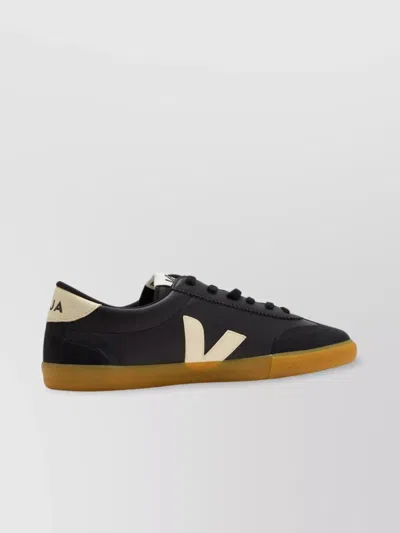 VEJA LOW-TOP ROUND TOE SNEAKERS WITH CONTRAST SOLE
