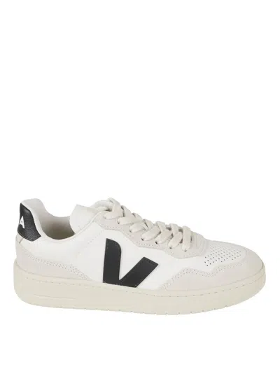 VEJA LOW-TOP SNEAKERS WITH PERFORATED DETAILING AND ICONIC LOGO