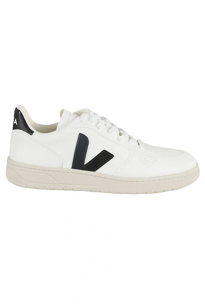 Veja Man In White Black