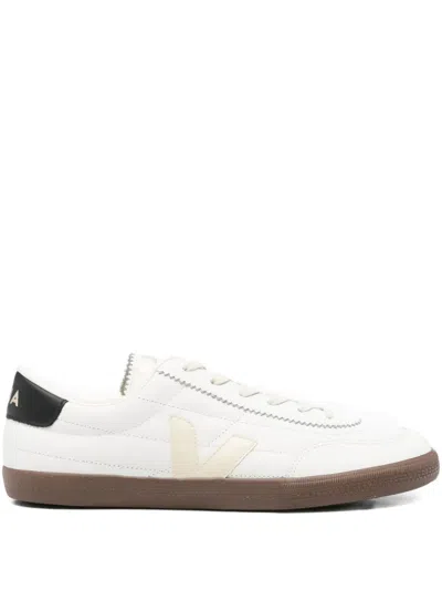 Veja Low-top Round Toe Sneakers With Contrast Sole In White