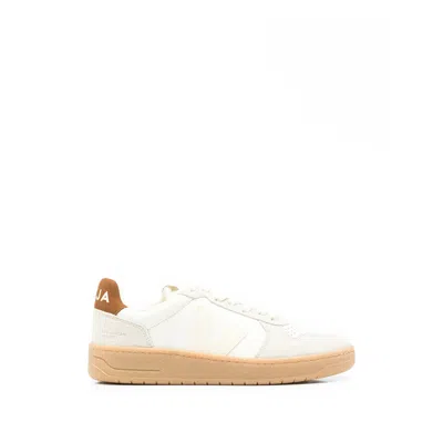 Veja Purca Sneaker In White