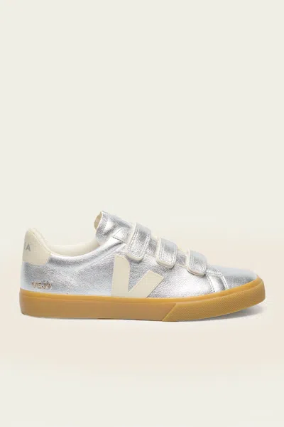 VEJA RECIFE LEATHER SNEAKER IN SILVER PIERRE