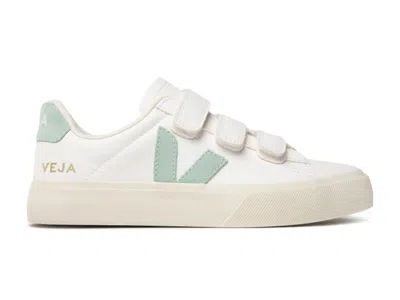 Pre-owned Veja Recife Low Chromefree Leather (women's) Sneakers In White/matcha