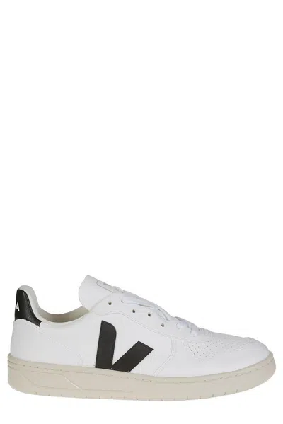 Veja Round Toe Low-top Sneakers In Bianco
