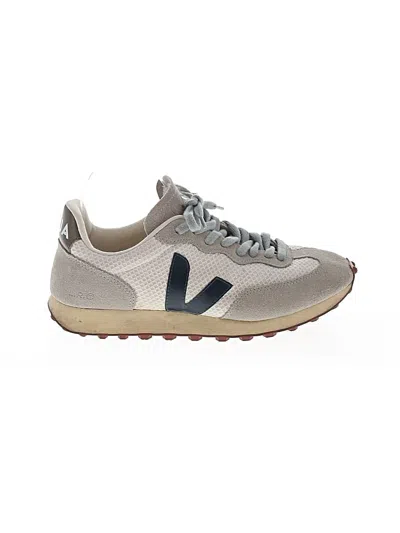 Pre-owned Veja Sneakers In Gray