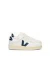 Veja V-90 Sneaker In White