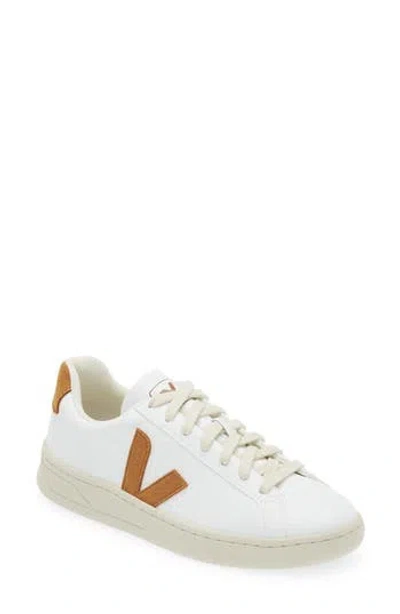 Veja Urca Cwl Sneaker In White