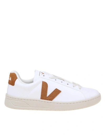 Veja Urca Sneakers In White Coated Cotton In White/camel