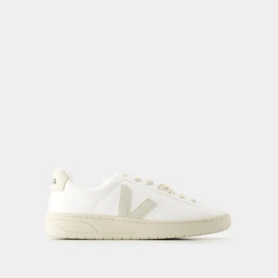 Veja Urca Sneakers In White Leather