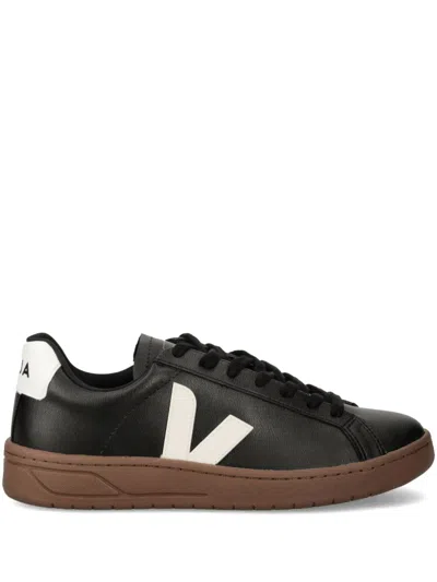 Veja Contrast Sole Urca Sneaker Design In Black